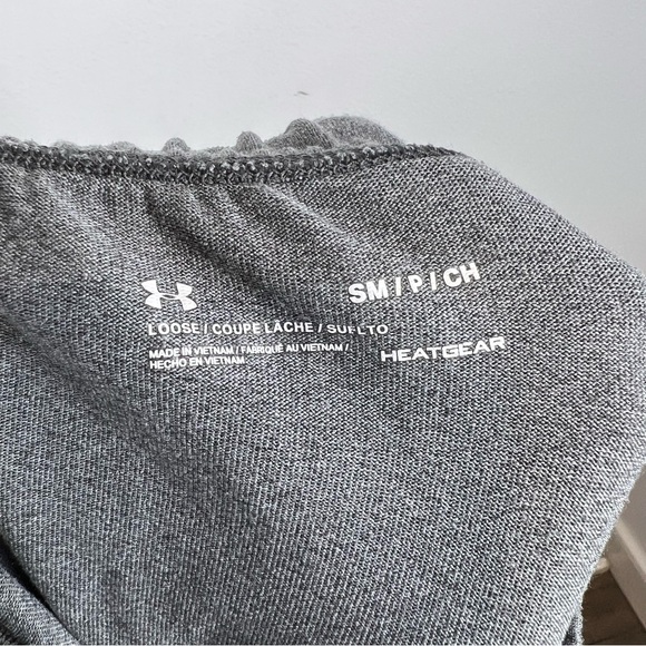 Under Armour Gray Loose Cropped Sweatpants - Picture 4 of 5